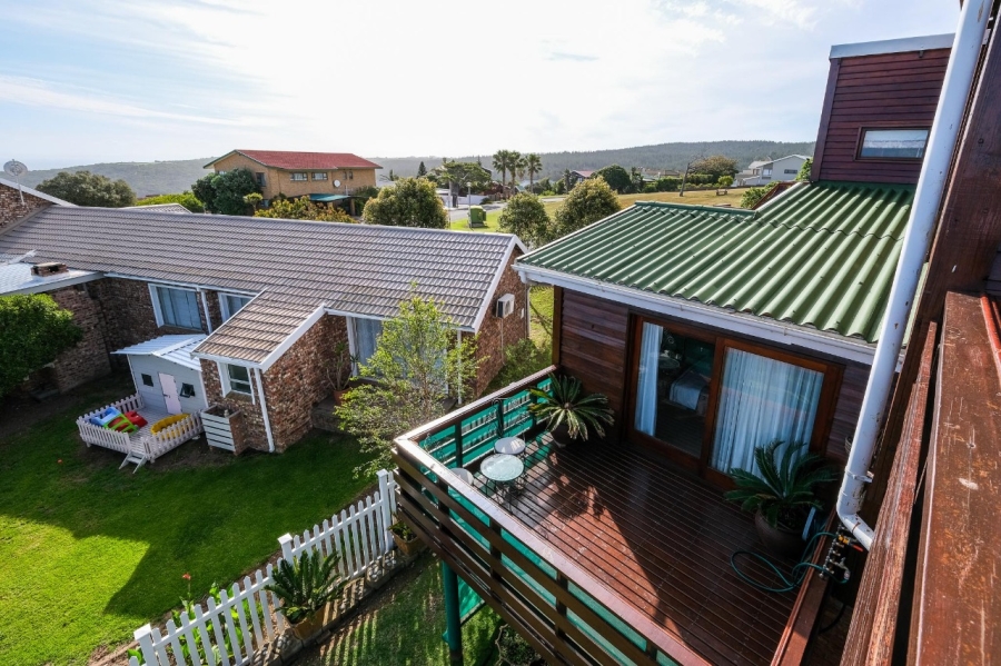 To Let 4 Bedroom Property for Rent in Herolds Bay Western Cape